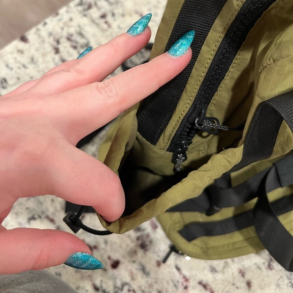 lululemon backpack with detachable belt bag - Picture 9 of 16